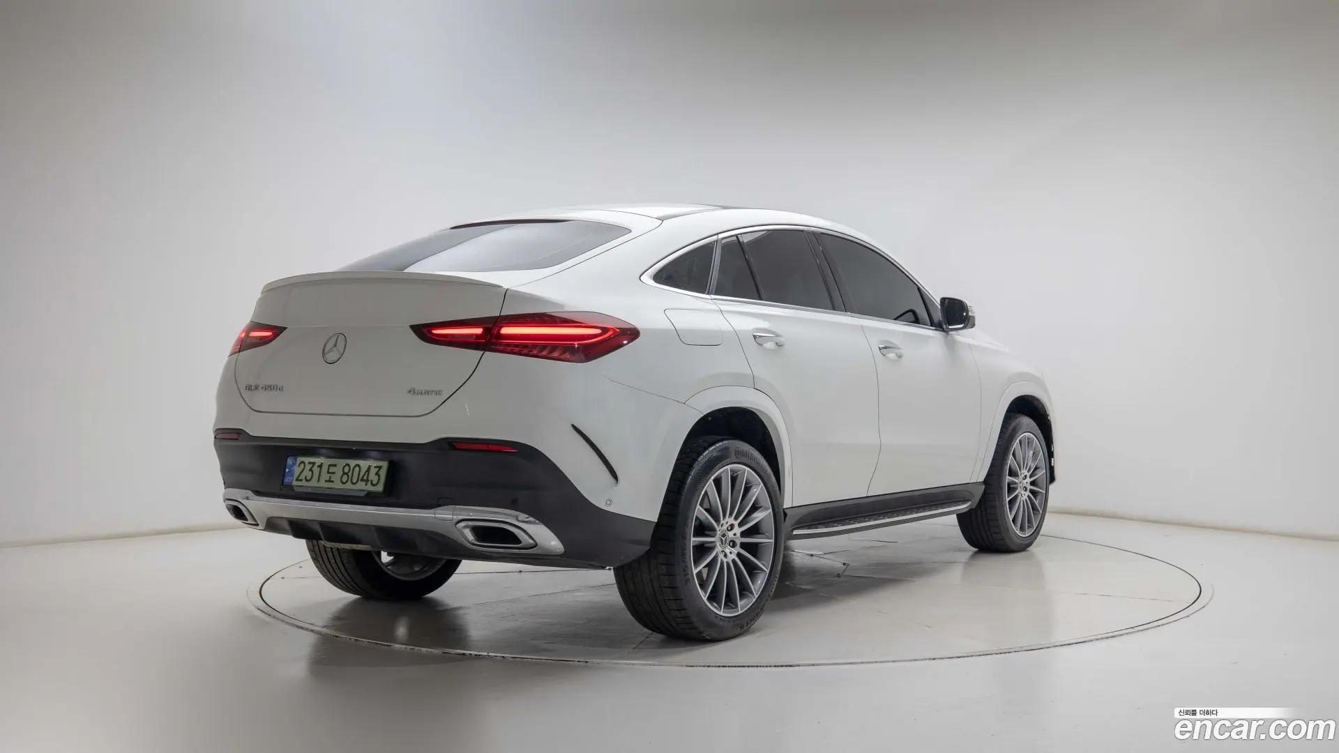 Main__Slider__Photo:GLE-Class Mercedes-Benz 2023.11-1