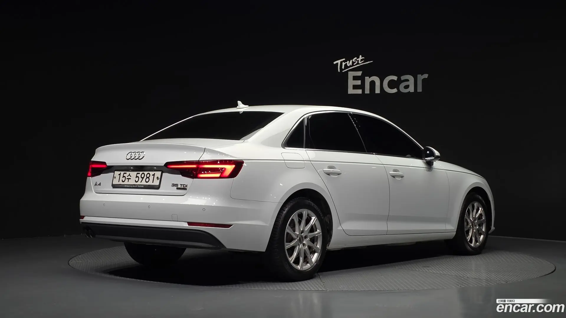 Main__Slider__Photo:A4 Audi 2018.10-1