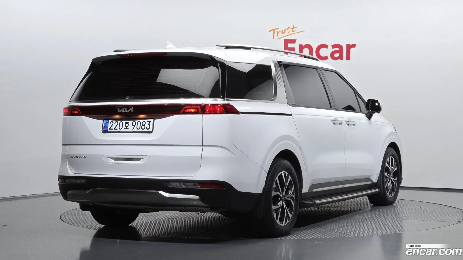 Main__Slider__Photo:Canival Kia 2023.8-1