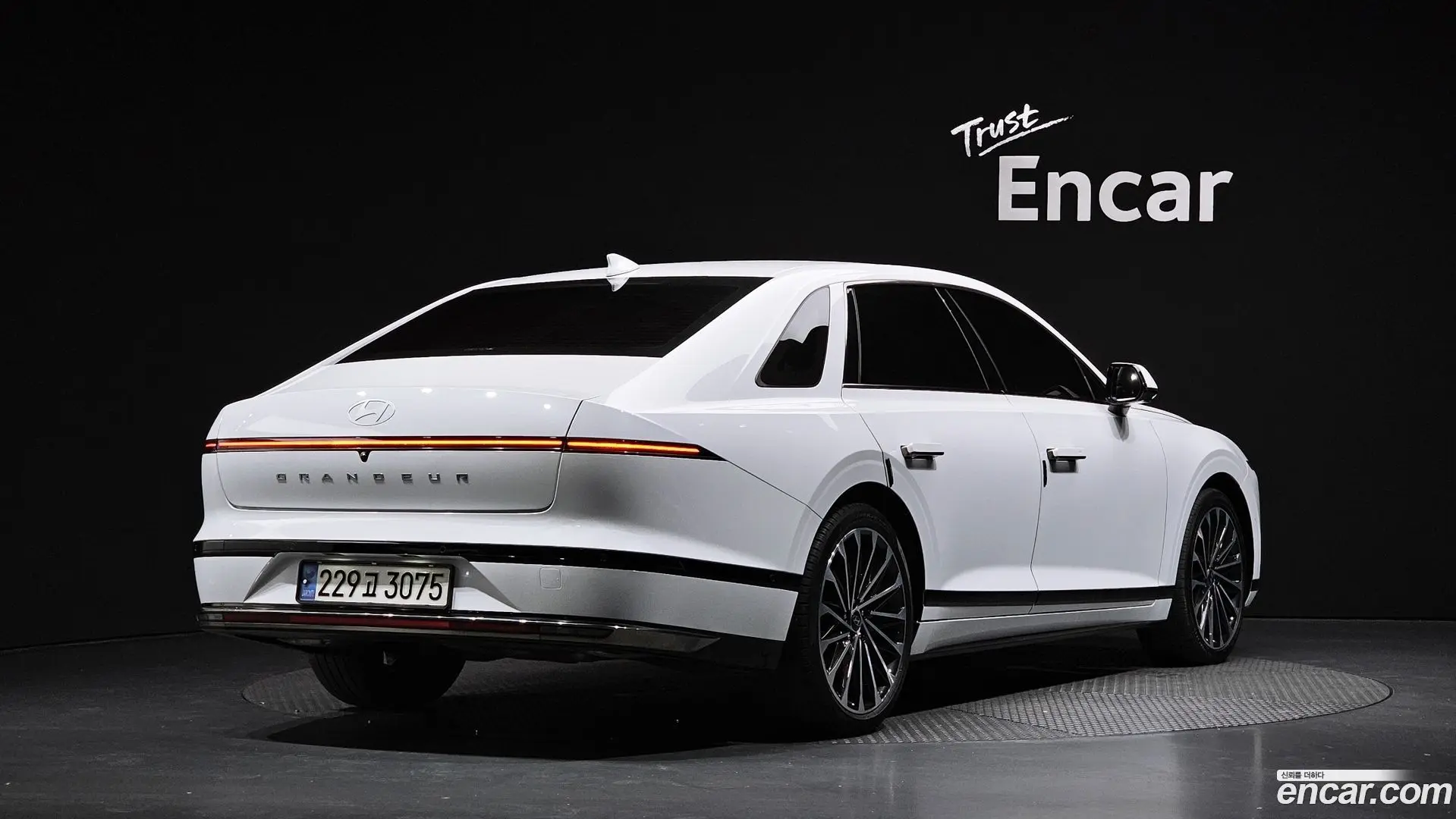 Main__Slider__Photo:Grandeur Hyundai 2023.6-1