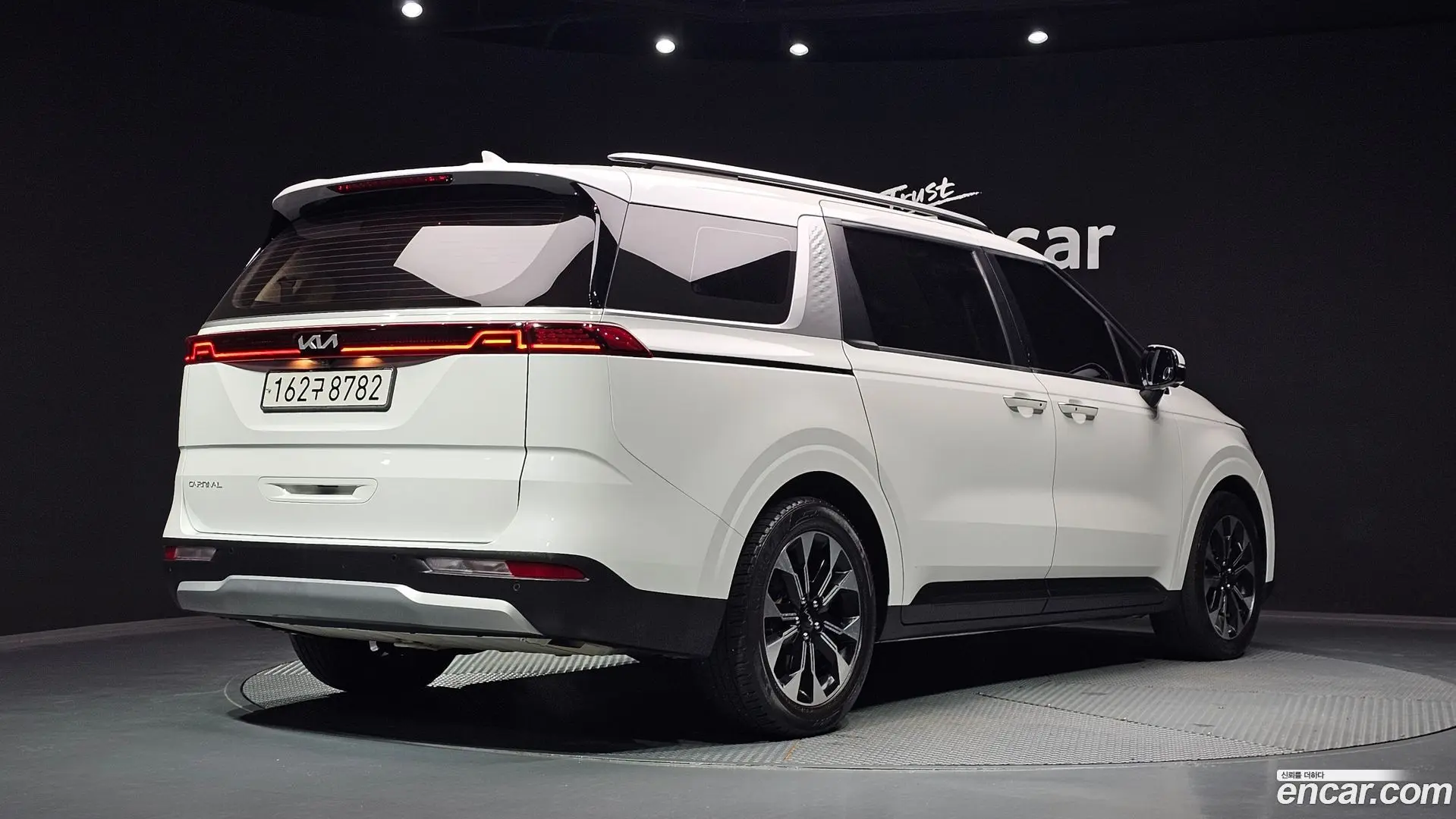 Main__Slider__Photo:Canival Kia 2022.6-1
