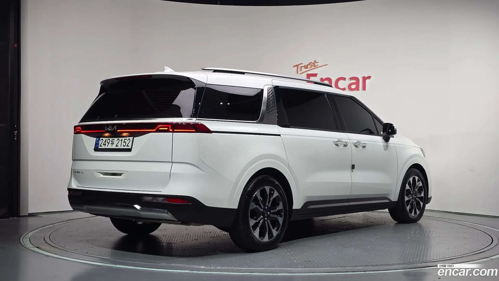 Main__Slider__Photo:Canival Kia 2023.7-1