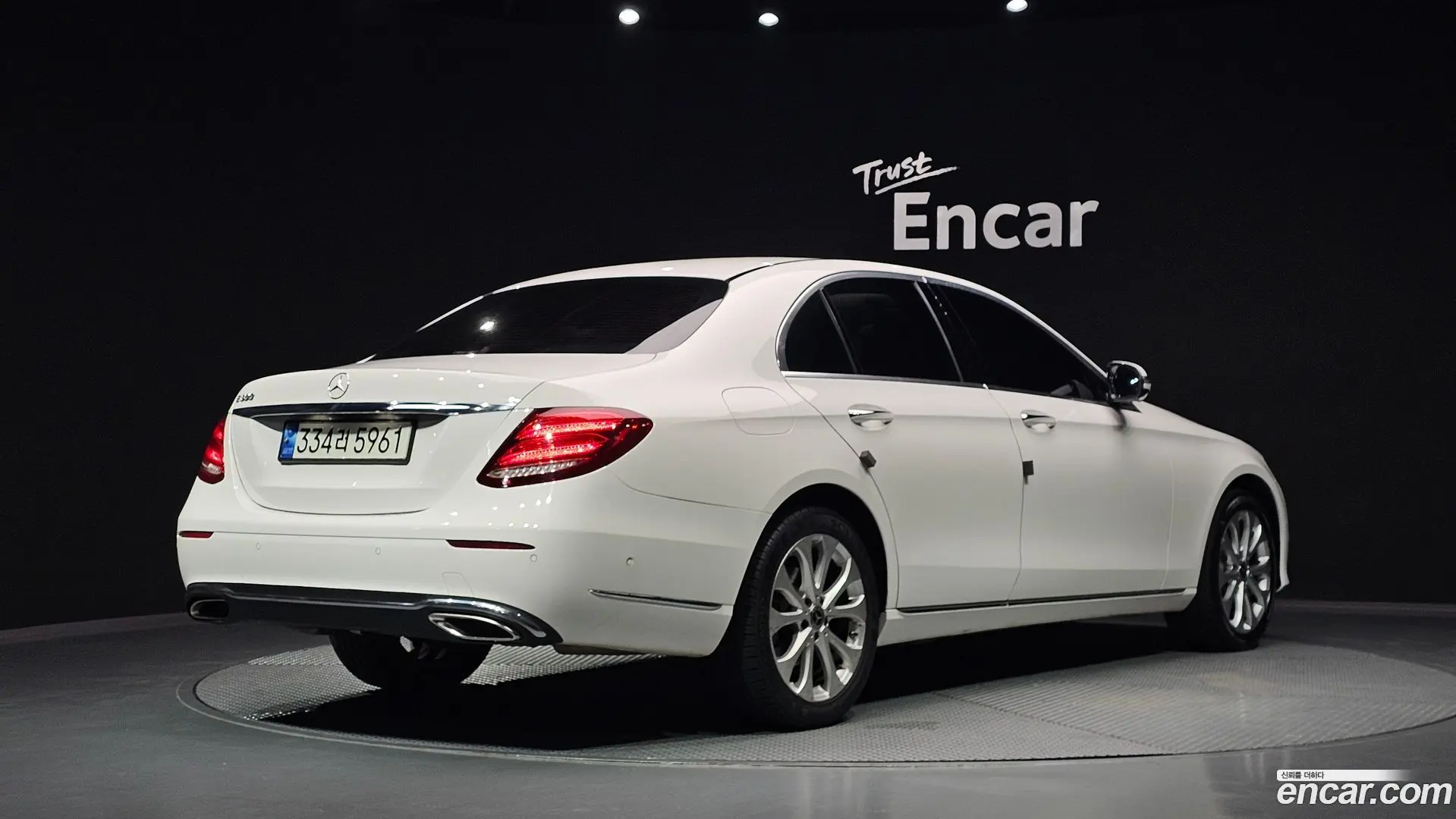 Main__Slider__Photo:E-Class Mercedes-Benz 2018.9-1
