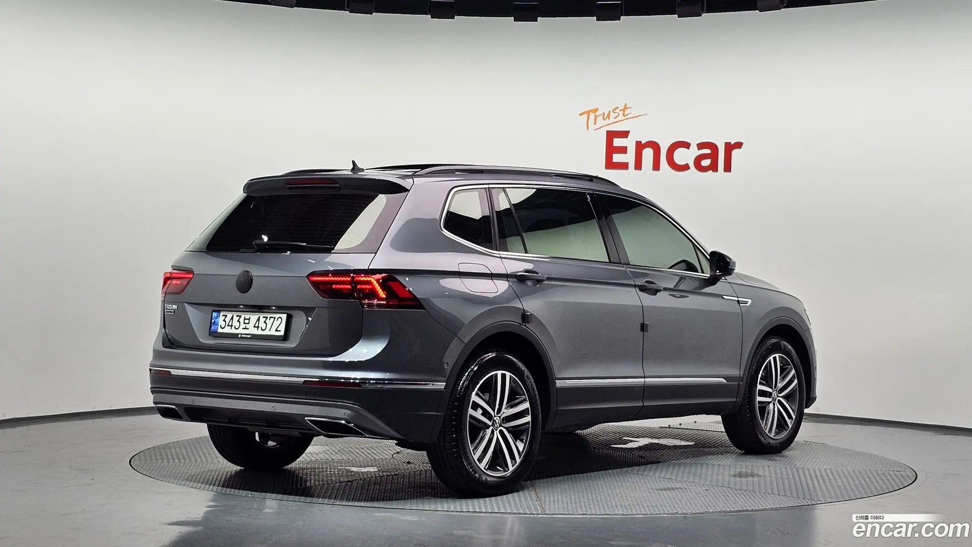 Main__Slider__Photo:Tiguan Volkswagen 2020.11-1