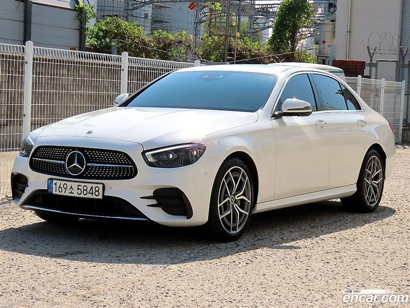 Main__Slider__Photo:E-Class Mercedes-Benz 2022.6-1