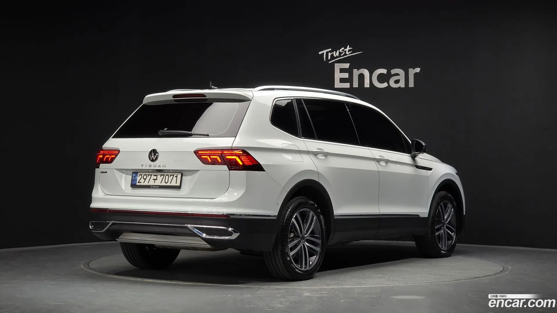 Main__Slider__Photo:Tiguan Volkswagen 2023.11-1