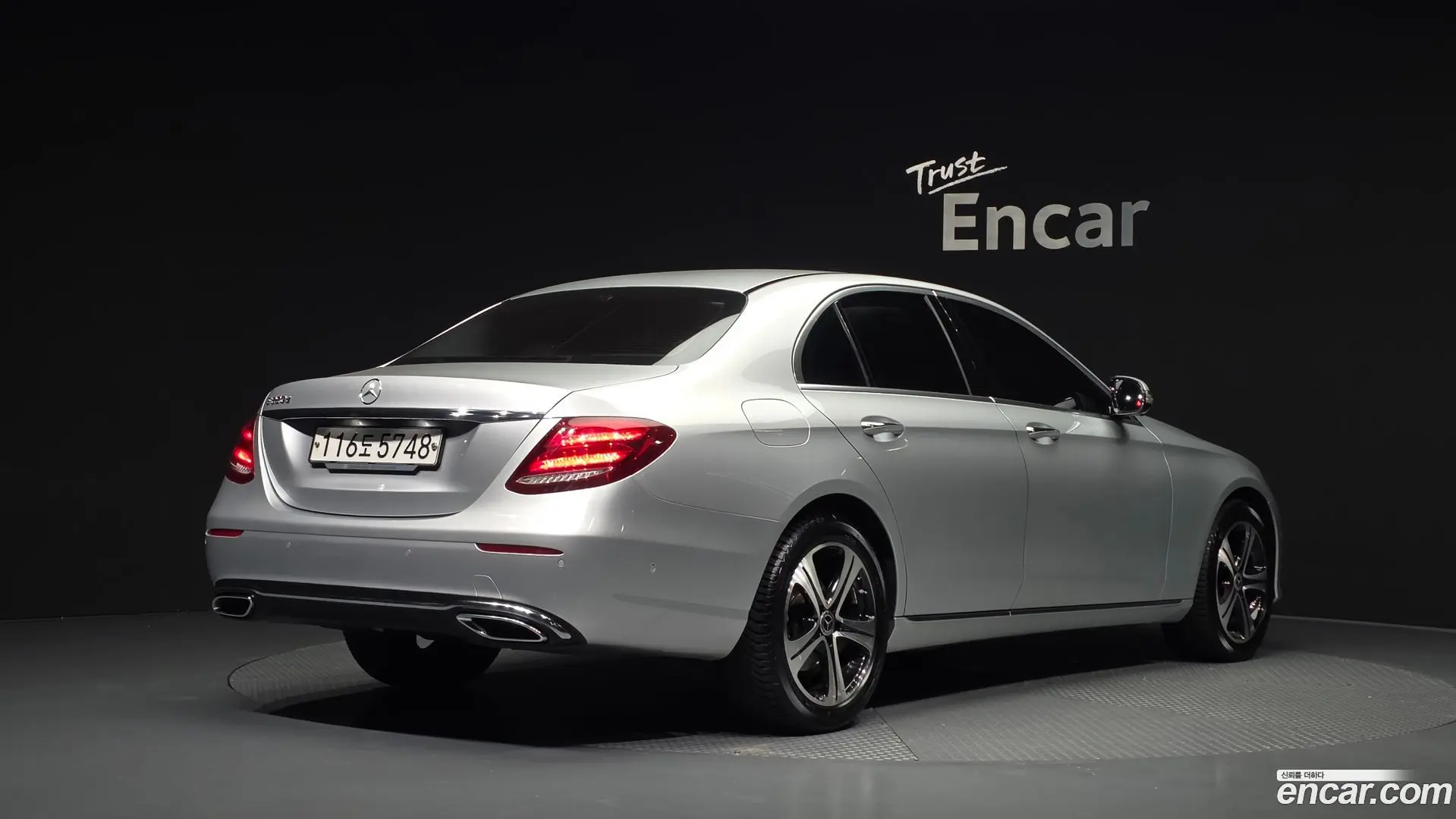 Main__Slider__Photo:E-Class Mercedes-Benz 2019.9-1