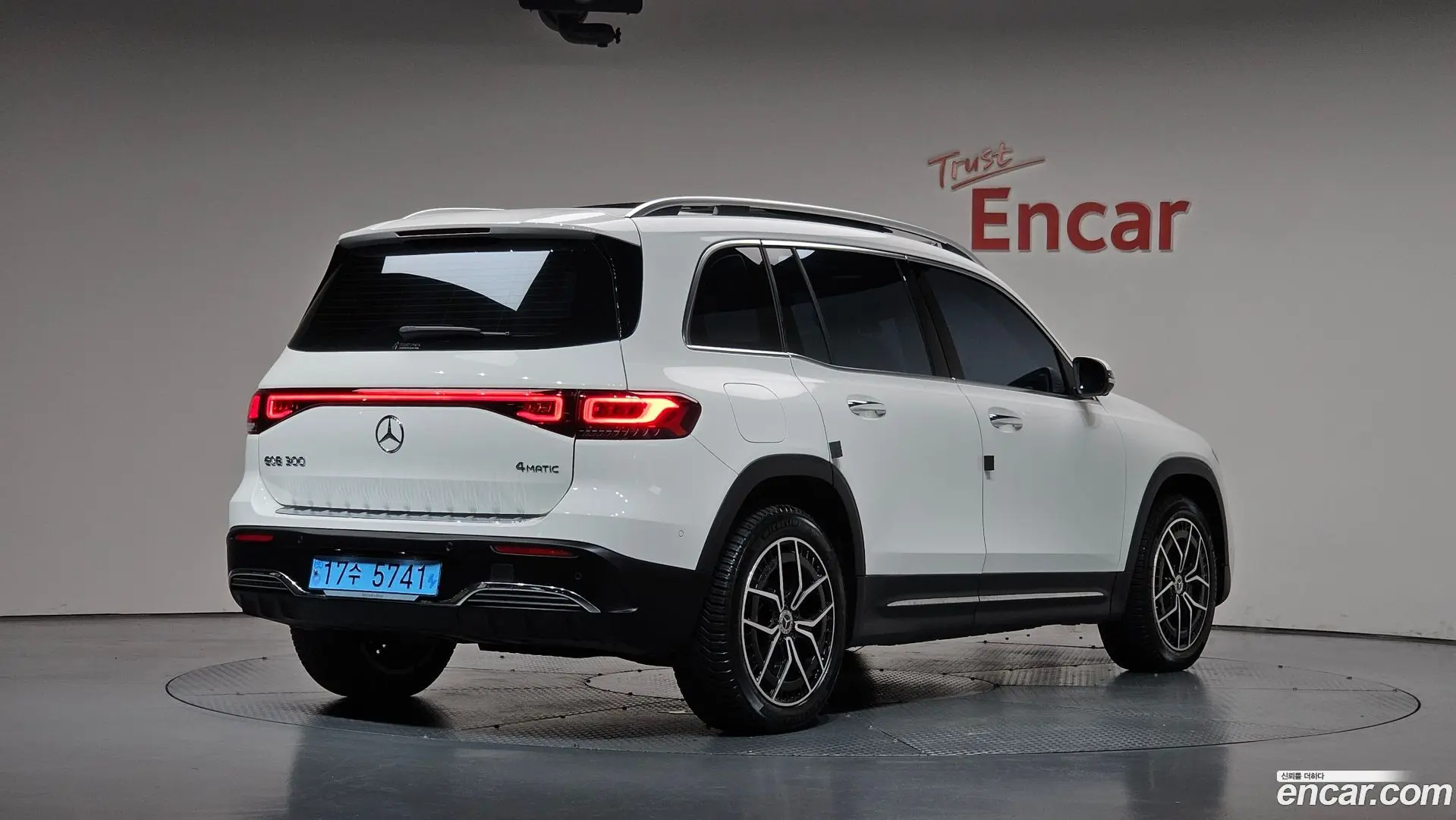 Main__Slider__Photo:EQB Mercedes-Benz 2023.6-1
