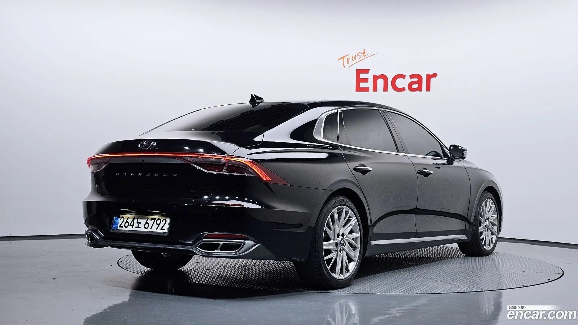 Main__Slider__Photo:Grandeur Hyundai 2021.10-1