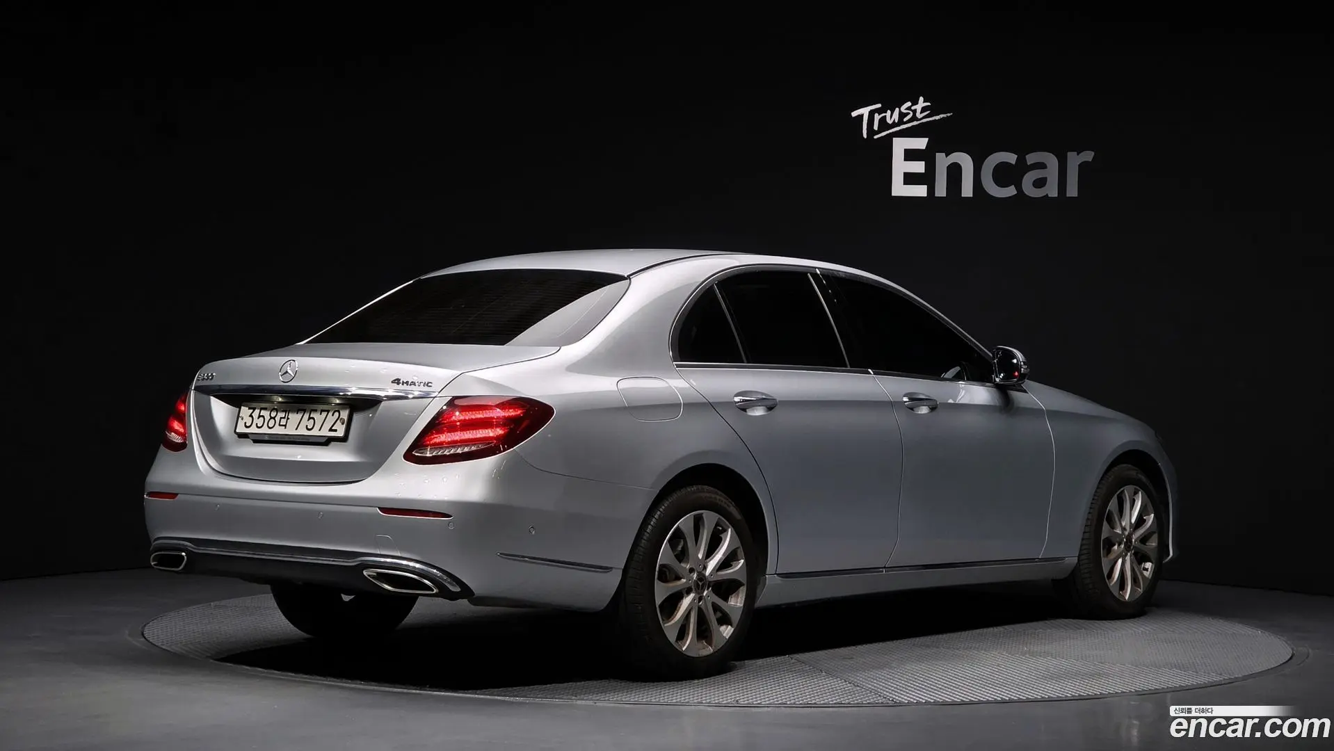 Main__Slider__Photo:E-Class Mercedes-Benz 2017.10-1