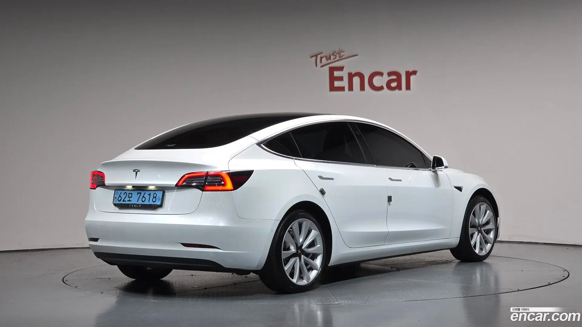 Main__Slider__Photo:Model 3 Tesla 2020.2-1