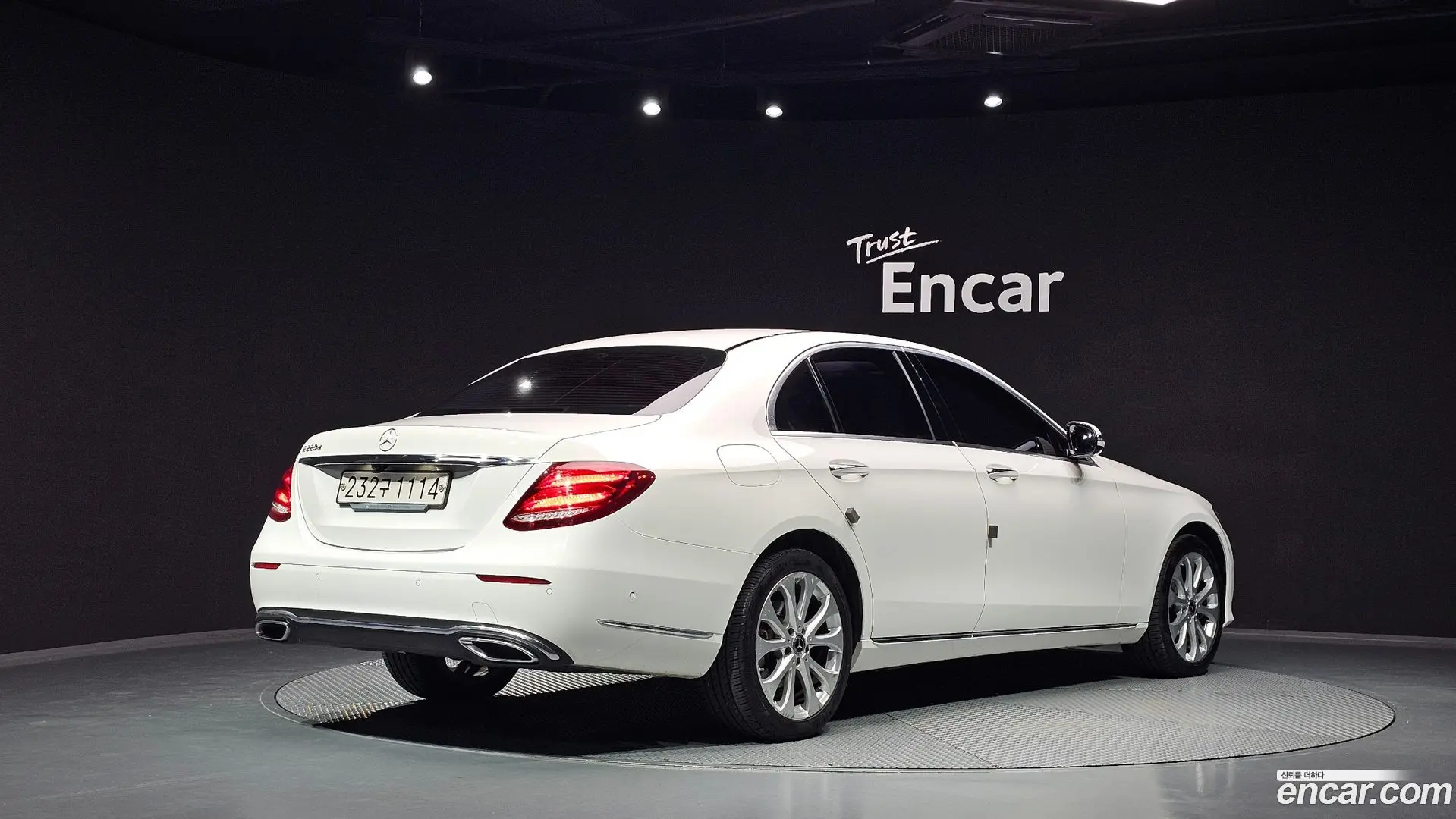 Main__Slider__Photo:E-Class Mercedes-Benz 2019.7-1