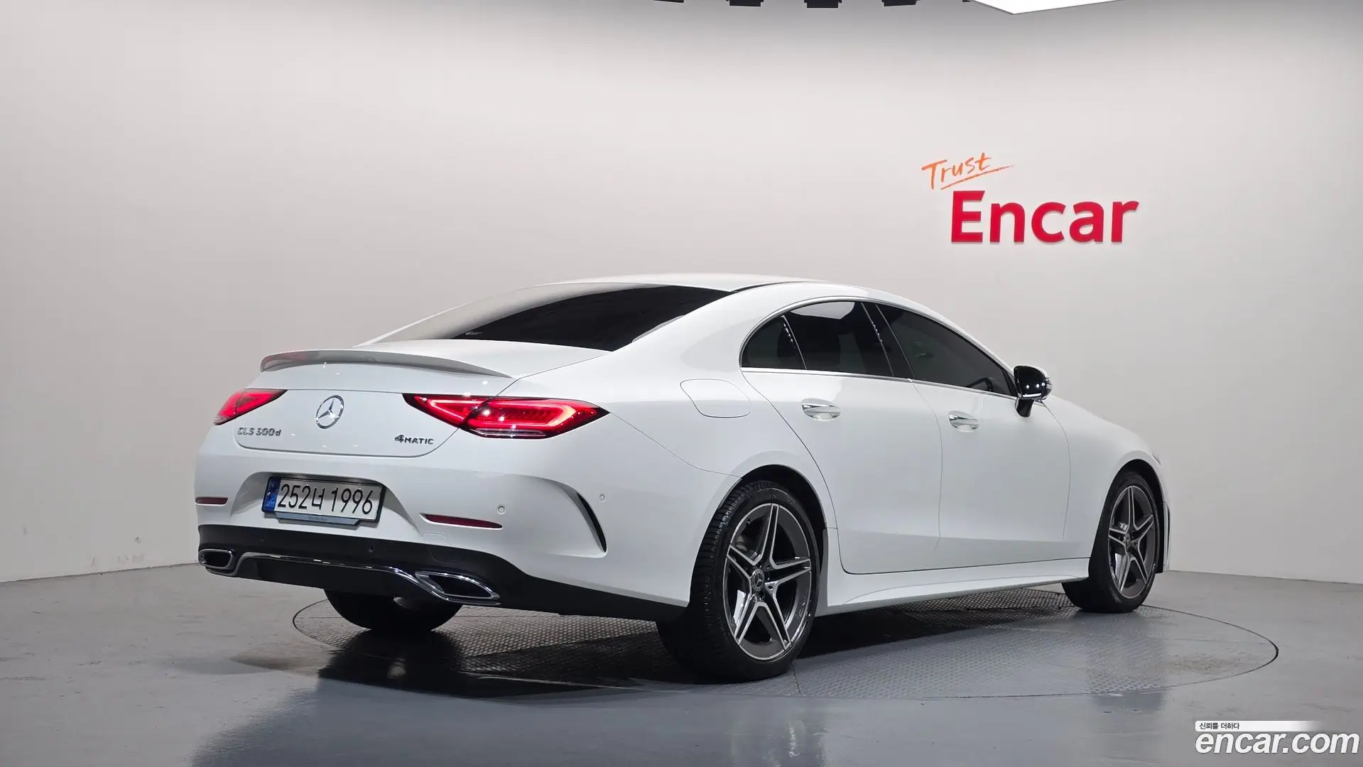 Main__Slider__Photo:CLS-Class Mercedes-Benz 2023.11-1
