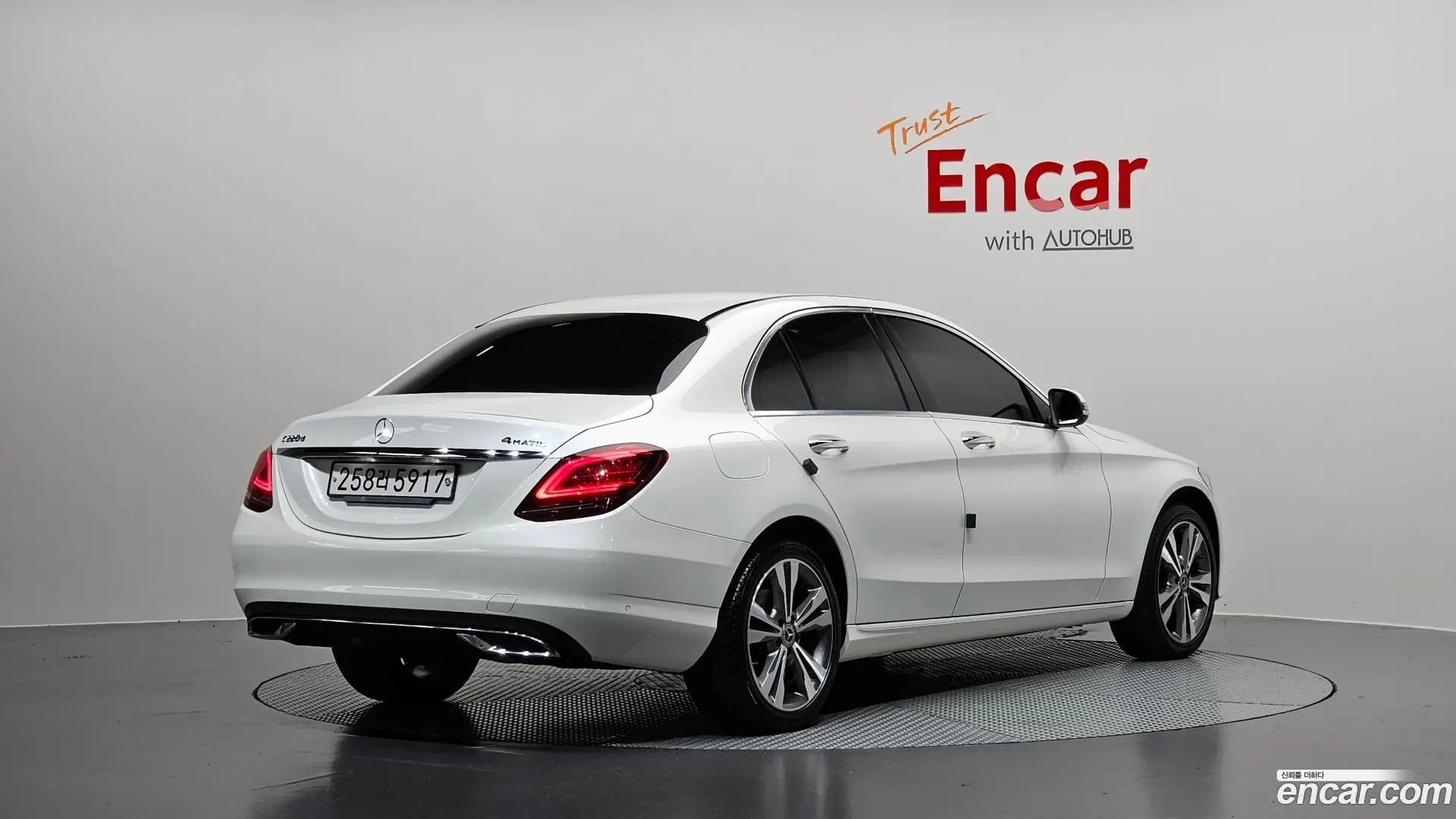 Main__Slider__Photo:C-Class Mercedes-Benz 2020.7-1