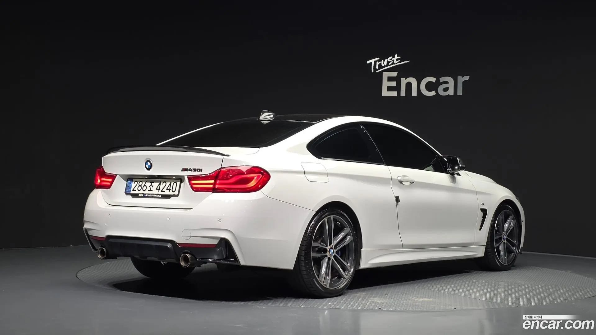 Main__Slider__Photo:4-Series BMW 2017.10-1