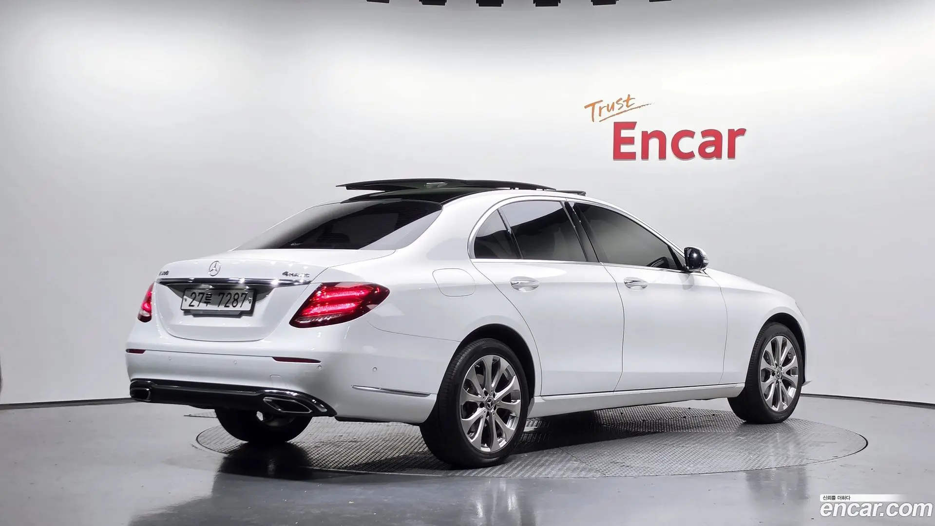 Main__Slider__Photo:E-Class Mercedes-Benz 2019.6-1