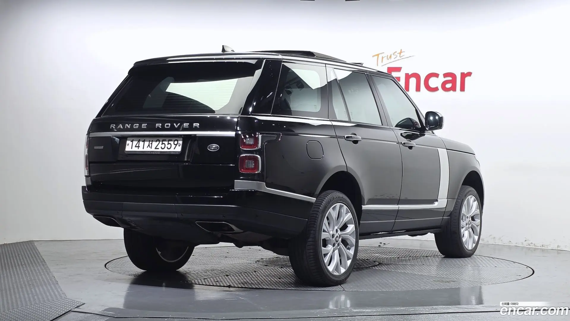 Main__Slider__Photo:Range Rover Land Rover 2020.3-1