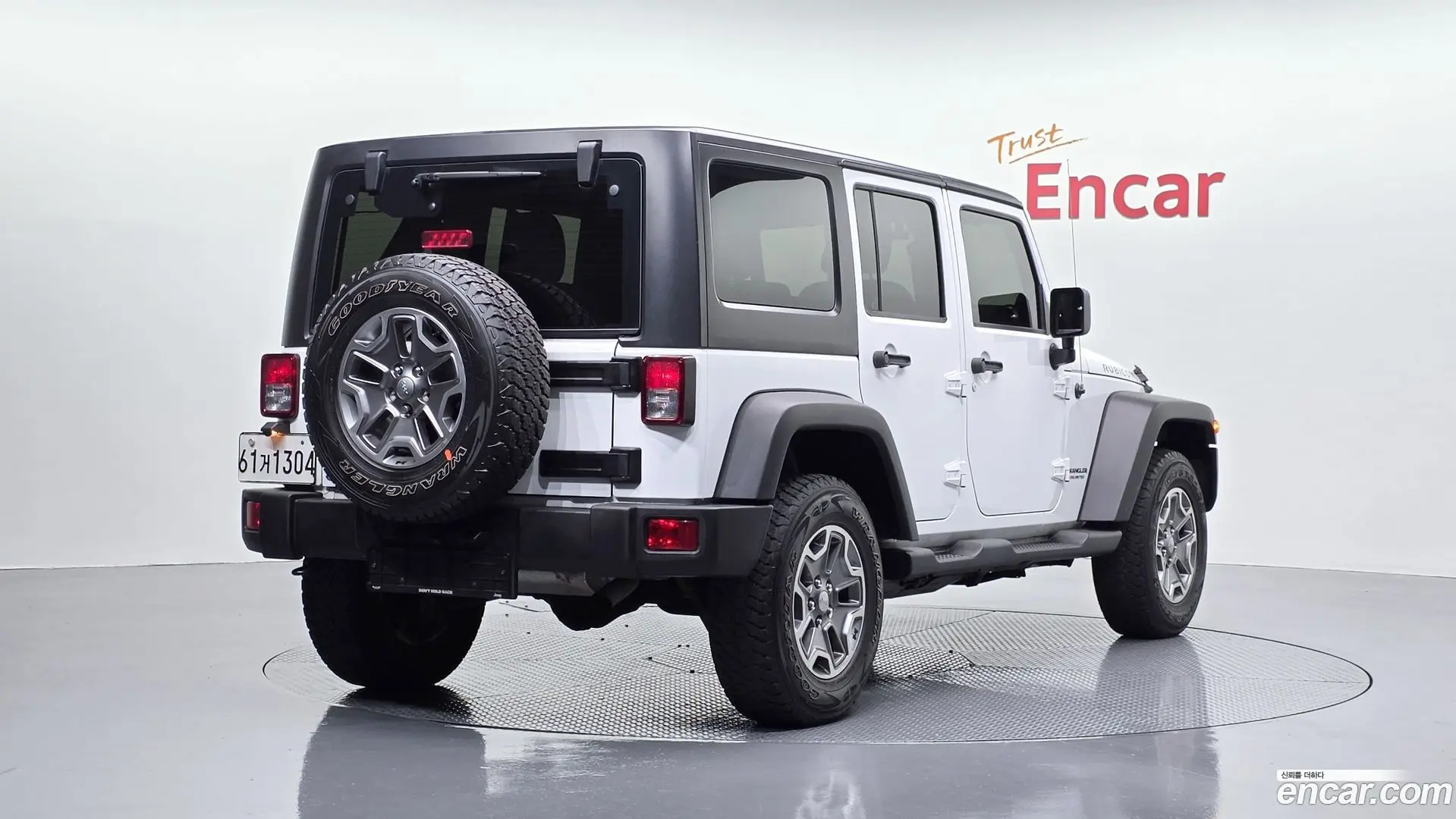 Main__Slider__Photo:Wrangler Jeep 2013.1-1