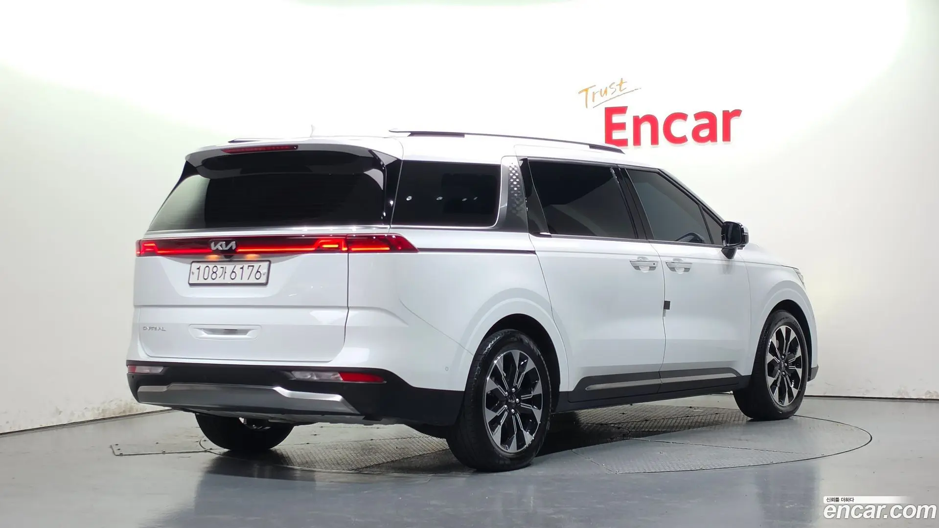 Main__Slider__Photo:Canival Kia 2023.5-1