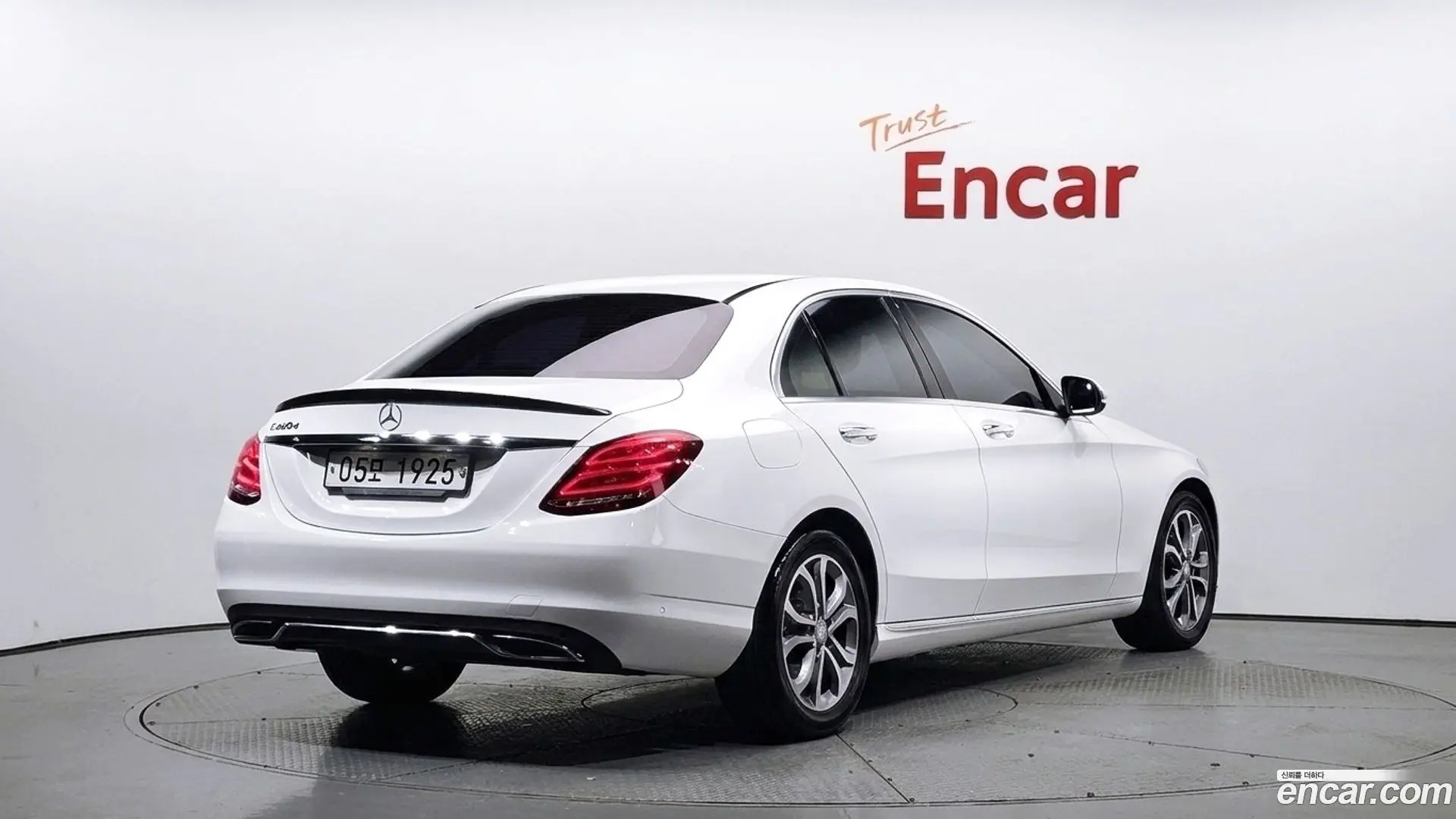 Main__Slider__Photo:C-Class Mercedes-Benz 2017.2-1