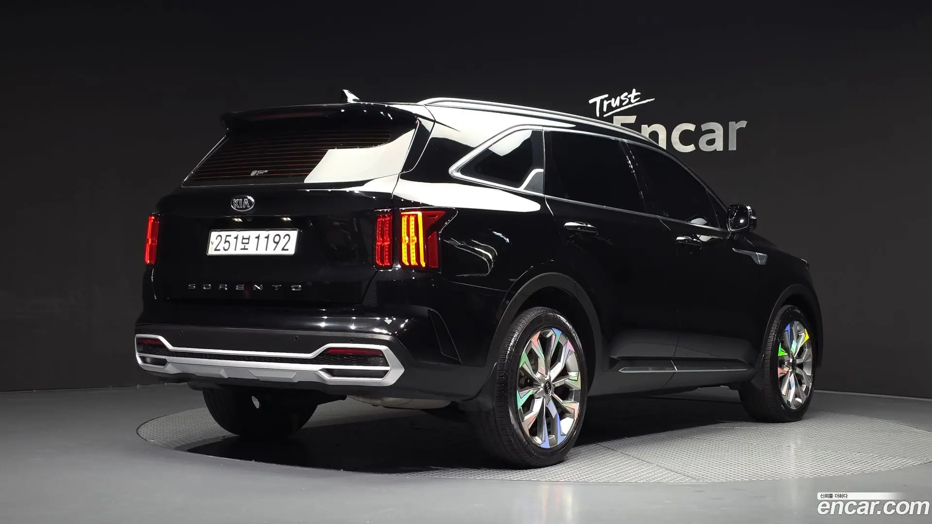 Main__Slider__Photo:Sorento Kia 2020.7-1