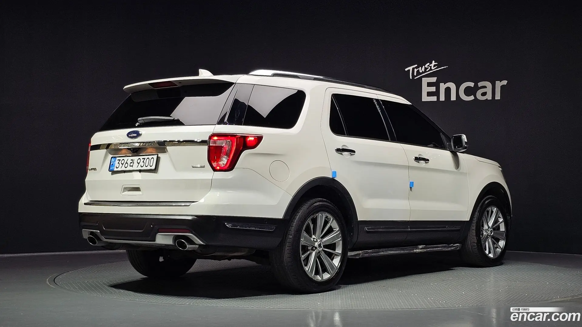 Main__Slider__Photo:Explorer Ford 2018.4-1