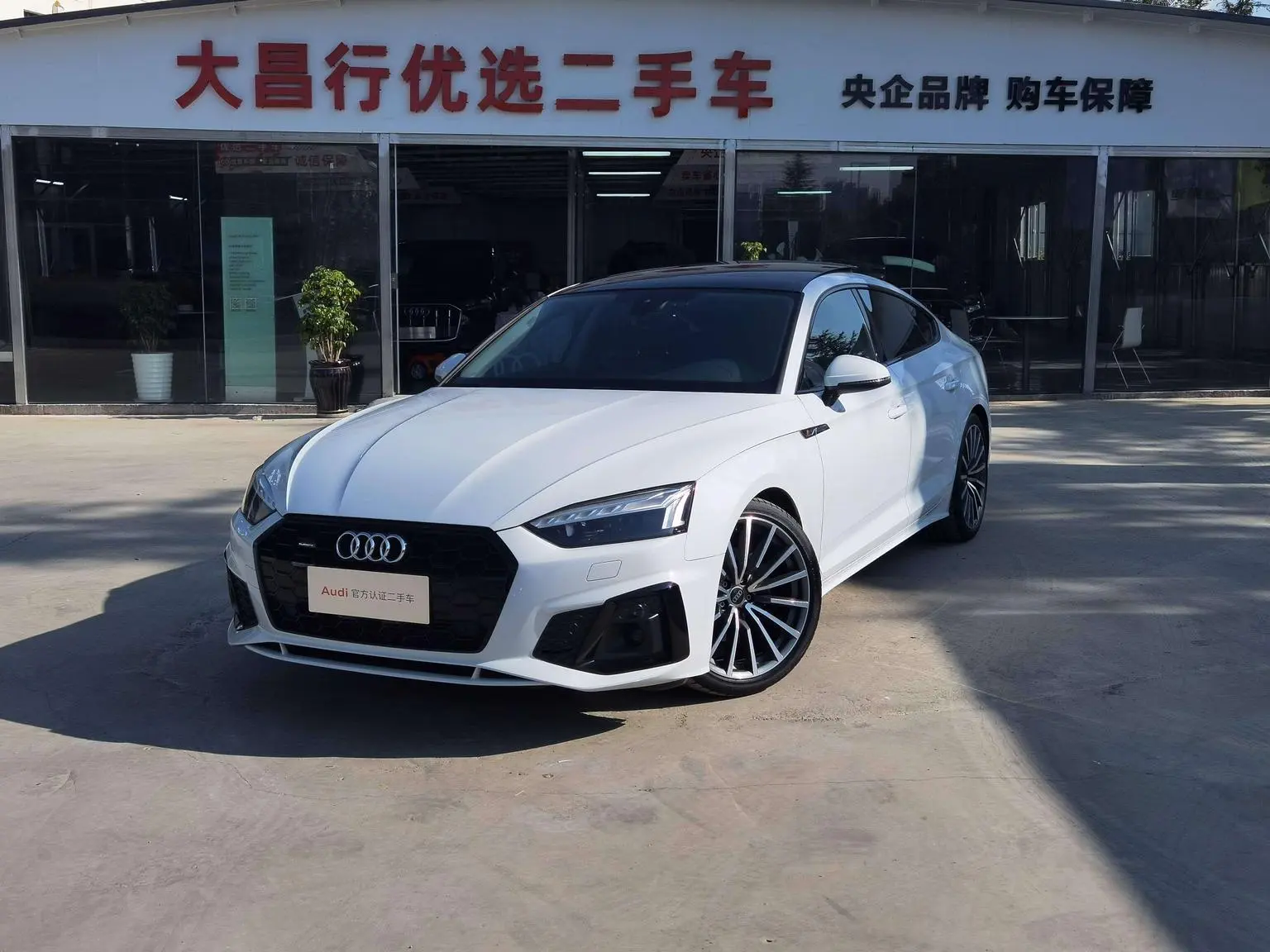 Main__Slider__Photo:undefined undefined 2023-0