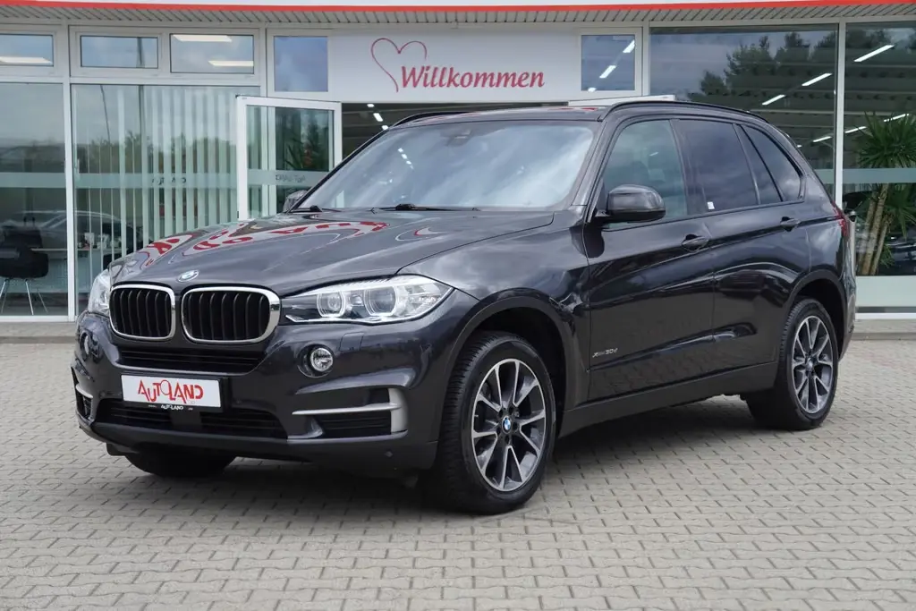 Main__Slider__Photo:BMW X5 xDrive 30 d Bi-Xenon Standheizung AHK Kamera 11/2017-1