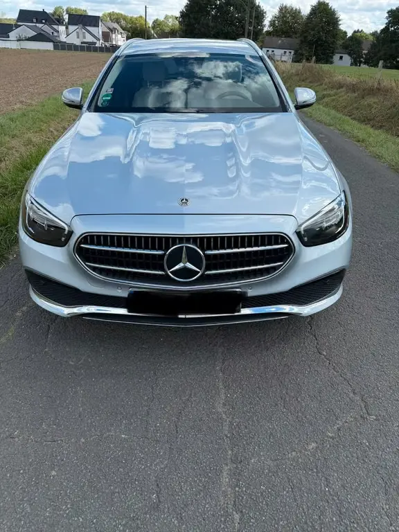 Main__Slider__Photo:Mercedes-Benz E 220 d T Avantgarde 9G-TRONIC | Business-Paket 11/2021-1