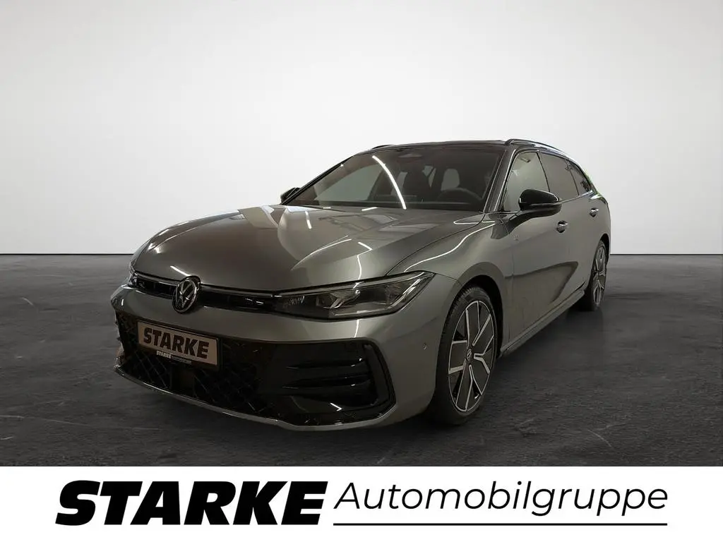 Main__Slider__Photo:Volkswagen Passat Variant 2.0 TDI DSG R-line HeadUp AHK Na 06/2025-1