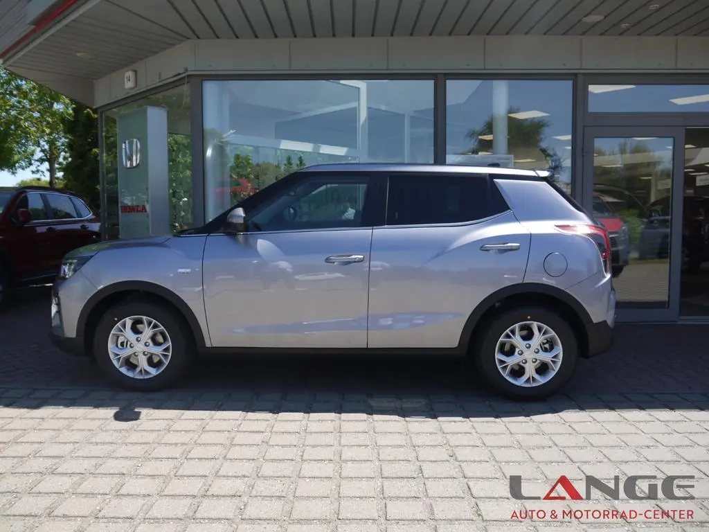 Main__Slider__Photo:KGM Tivoli 1.5 T-GDi 120kW Nomad Navi SHZ Temp Tel.- null-0