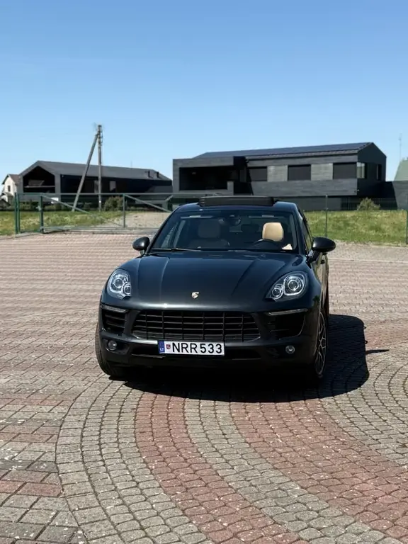 Main__Slider__Photo:Porsche Macan S S 11/2017-1