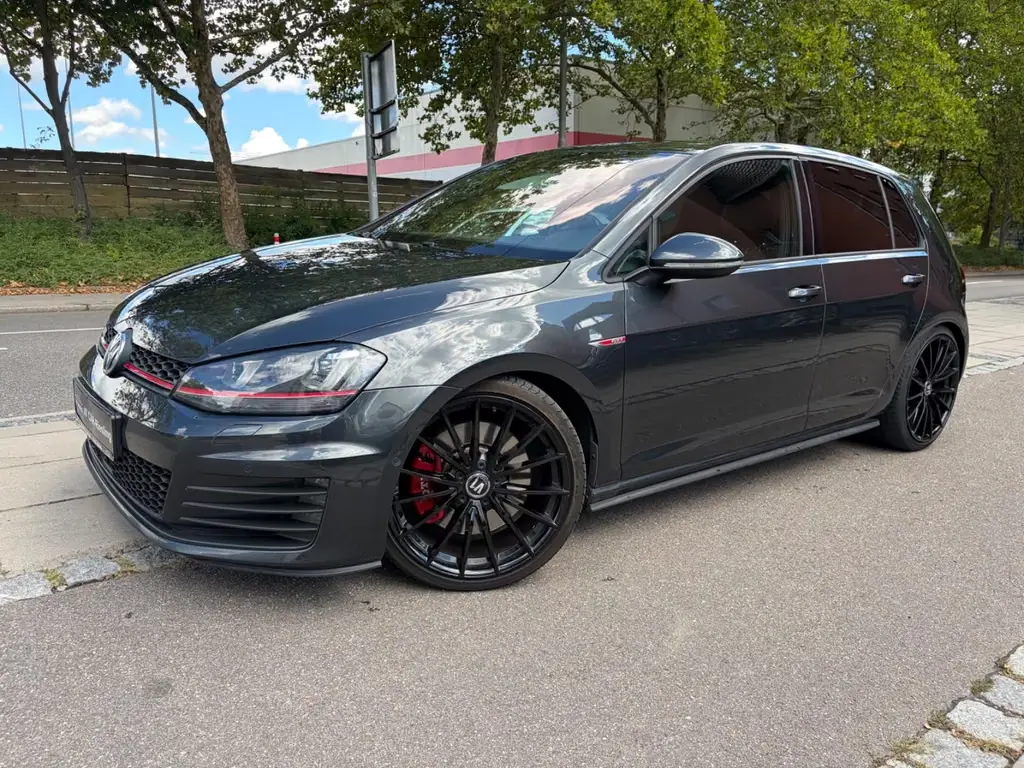 Main__Slider__Photo:Volkswagen Golf VII Lim. GTI Performance/LEDER/ACC/DAB/VOLL 09/2015-1