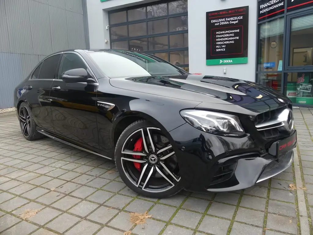 Main__Slider__Photo:Mercedes-Benz E-Class 03/2017-0