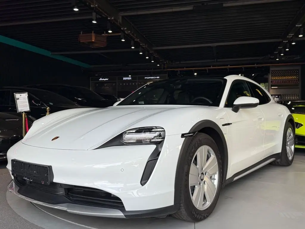 Main__Slider__Photo:Porsche Taycan Cross Turismo 4 Pano*Key*Luft*Totw* 05/2025-1