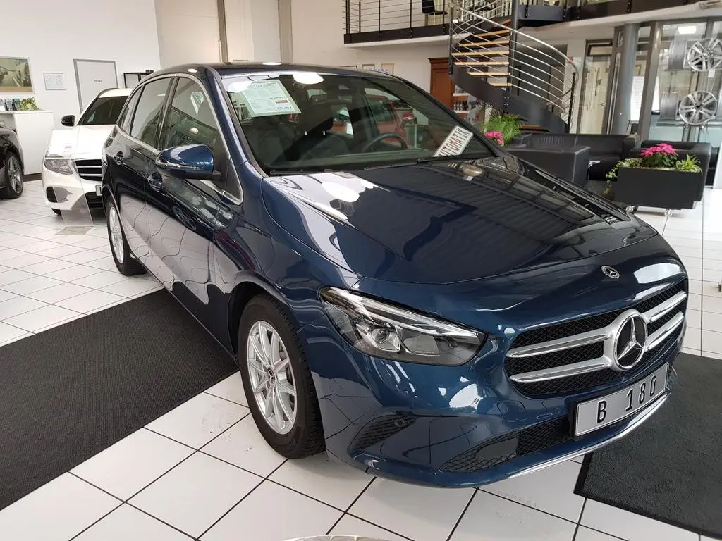 Main__Slider__Photo:Mercedes-Benz B 180 PROGR. LED AHK TOTW KAMERA LENKRADHEIZUNG 03/2019-1
