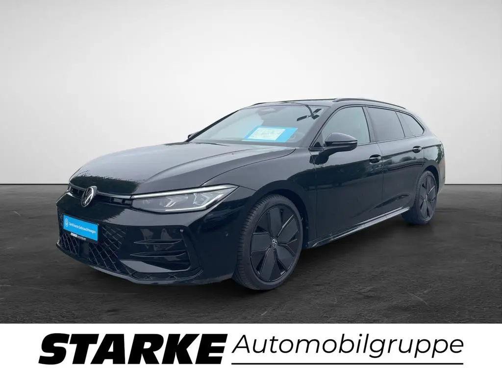 Main__Slider__Photo:Volkswagen Passat Variant 2.0 TDI DSG 4M R-Line Black-Styl 06/2025-1
