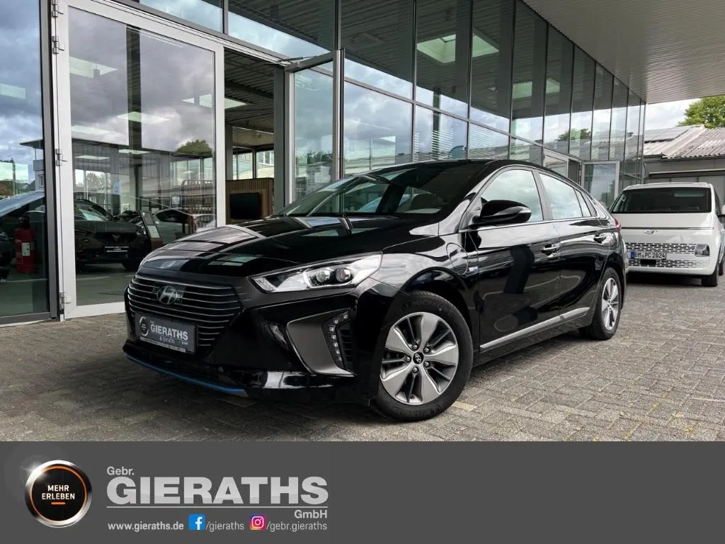 Main__Slider__Photo:Hyundai Ioniq Premium Plug-In 77KW/105 PS El. Panodach N 04/2019-0