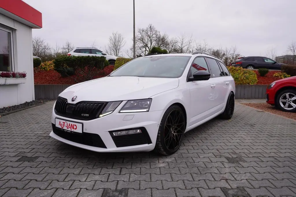 Main__Slider__Photo:Skoda Octavia Combi 2.0 TSI DSG RS 245 LED Navi Kamera 08/2020-0