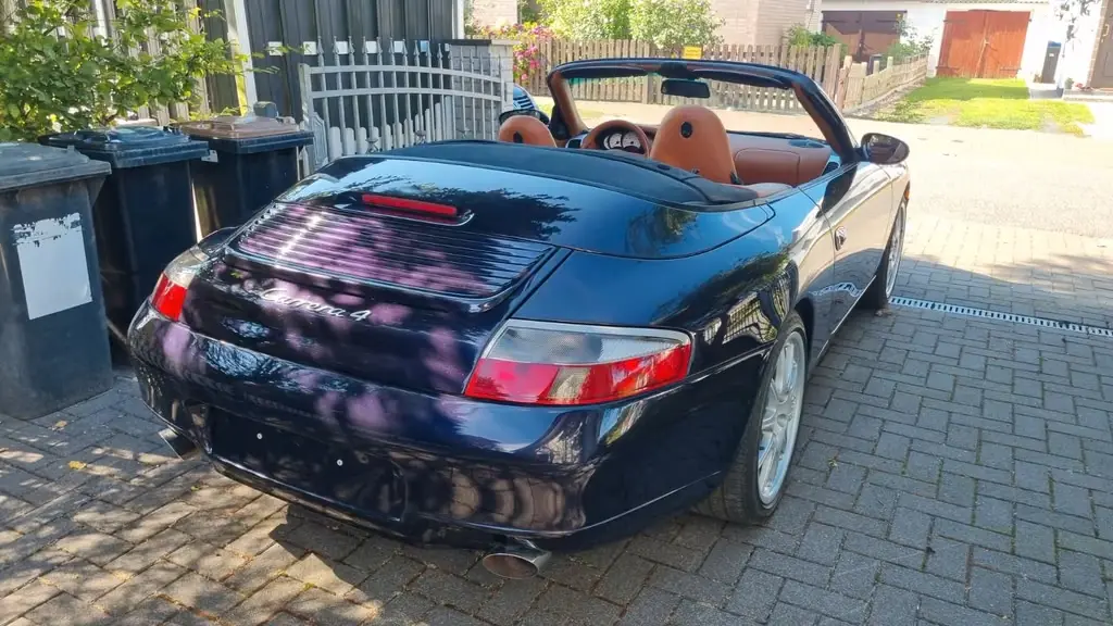 Main__Slider__Photo:Porsche 996 Carrera 4 Cabriolet Carrera 02/2000-1