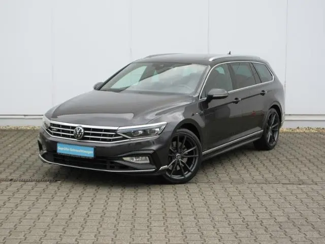 Main__Slider__Photo:Volkswagen Passat Variant 2.0 TSI 272 PS 4M DSG R-Line PANO 11/2020-1