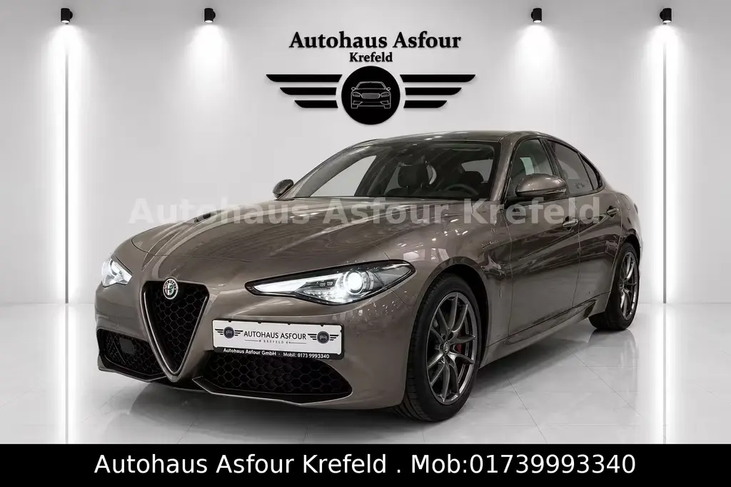 Main__Slider__Photo:Alfa Romeo Giulia Super Efficiency *Kamera*PDC*AHK*8-fach 03/2017-0