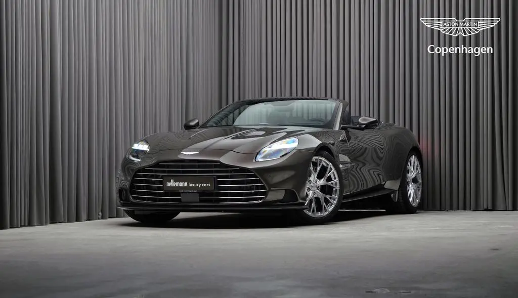 Main__Slider__Photo:Aston Martin Vanquish Volante null-0