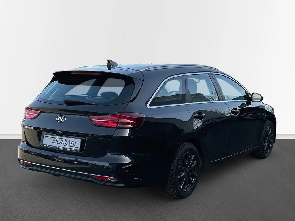 Main__Slider__Photo:Kia Ceed_sw Sportswagon 1.5T Spirit DCT NAV SHZ LHZ 06/2021-0