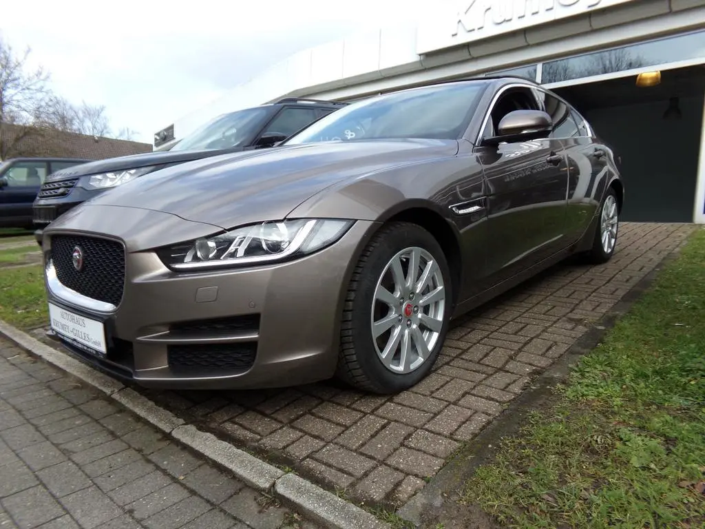 Main__Slider__Photo:Jaguar XE Prestige AWD 07/2018-0