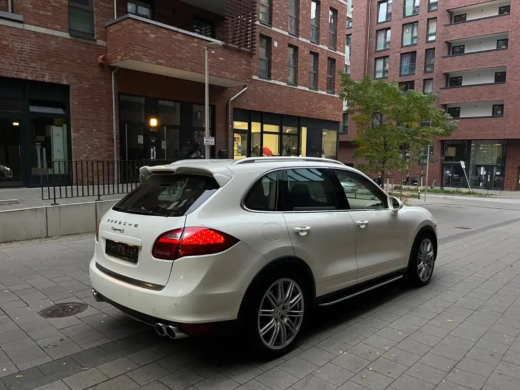 Main__Slider__Photo:Porsche Cayenne S 4,8 Automatik Tiptronic 08/2011-1