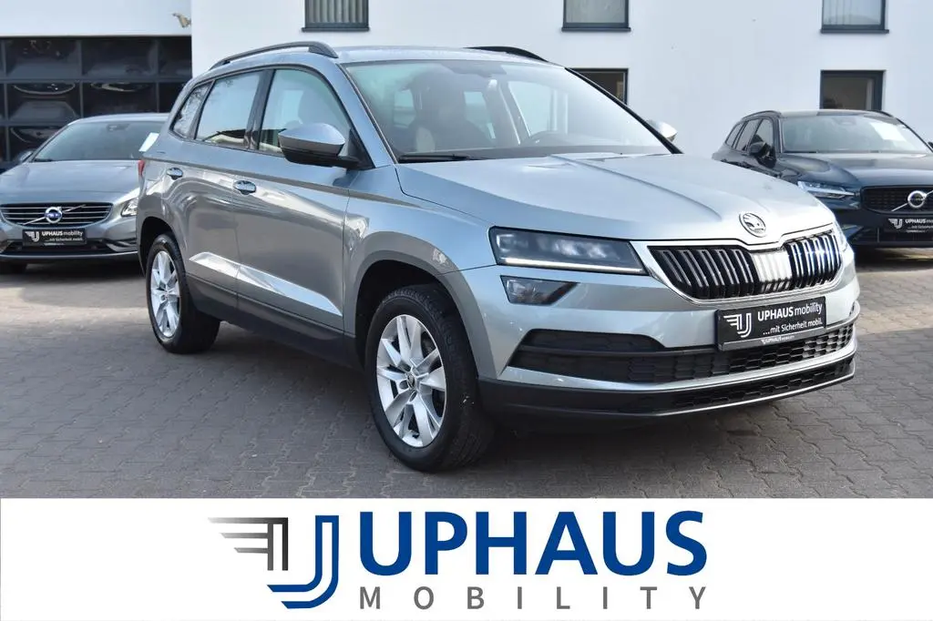 Main__Slider__Photo:Skoda Karoq Ambition 1,0 TSI LED/Klimaa./AHK/Varioflex 04/2019-0