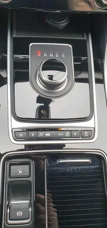 Main__Slider__Photo:Jaguar XF Black R Sport 03/2018-0