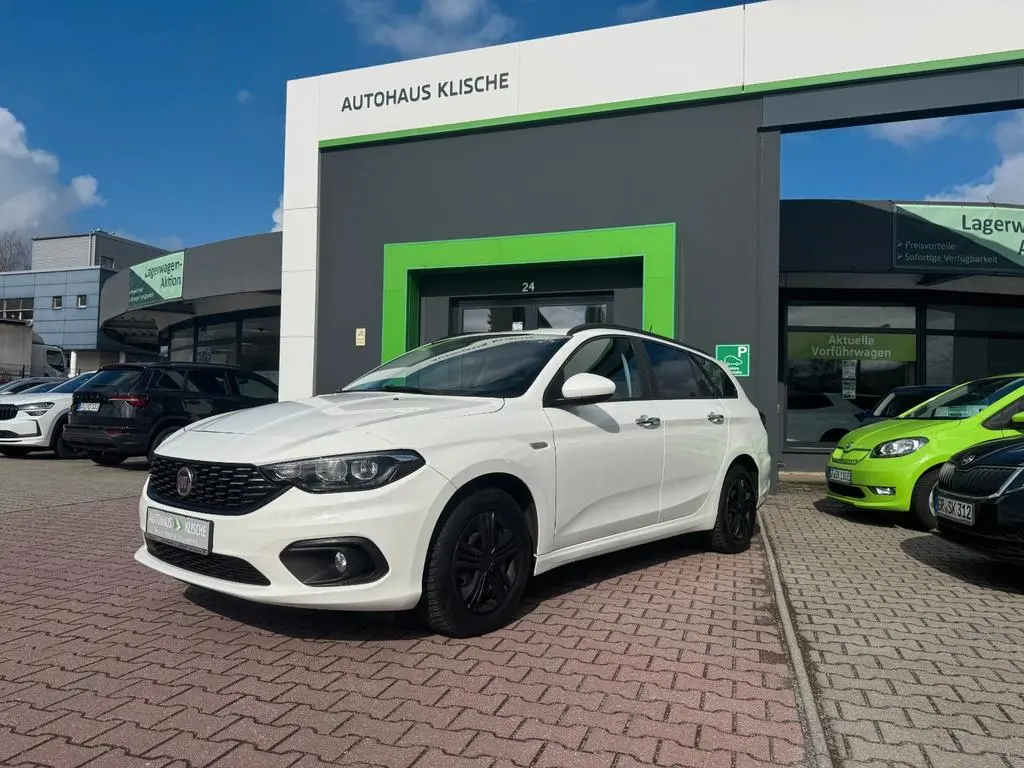 Main__Slider__Photo:Fiat Tipo Easy 1.4 TSI 88 kW 120 PS 07/2017-0