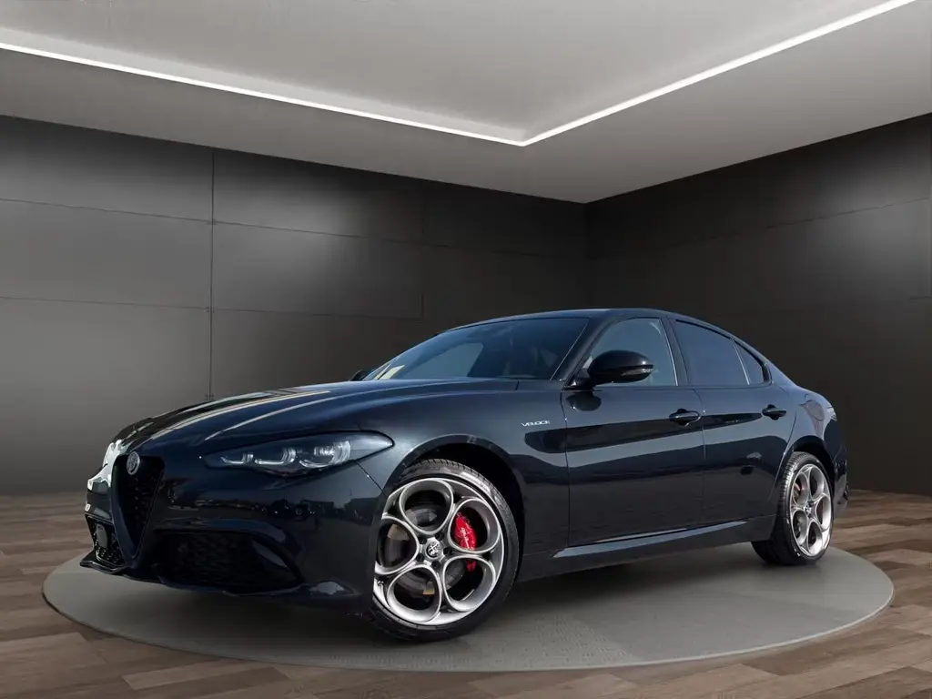 Main__Slider__Photo:Alfa Romeo Giulia MY23 Veloce 2.0 Turbo 16V 206kW AT 12/2023-0